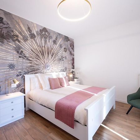 Lora Diamond Suite ,Free Parking, Self Check In,3 Como Ngoại thất bức ảnh